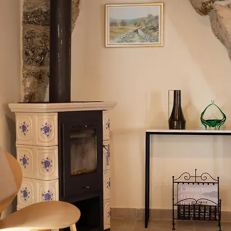 Margaret * Vrbnik (Primorje-Gorski Kotar)