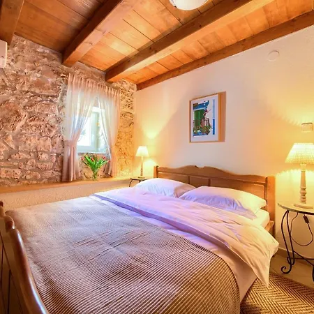 Villa Margaret Vrbnik (Primorje-Gorski Kotar)